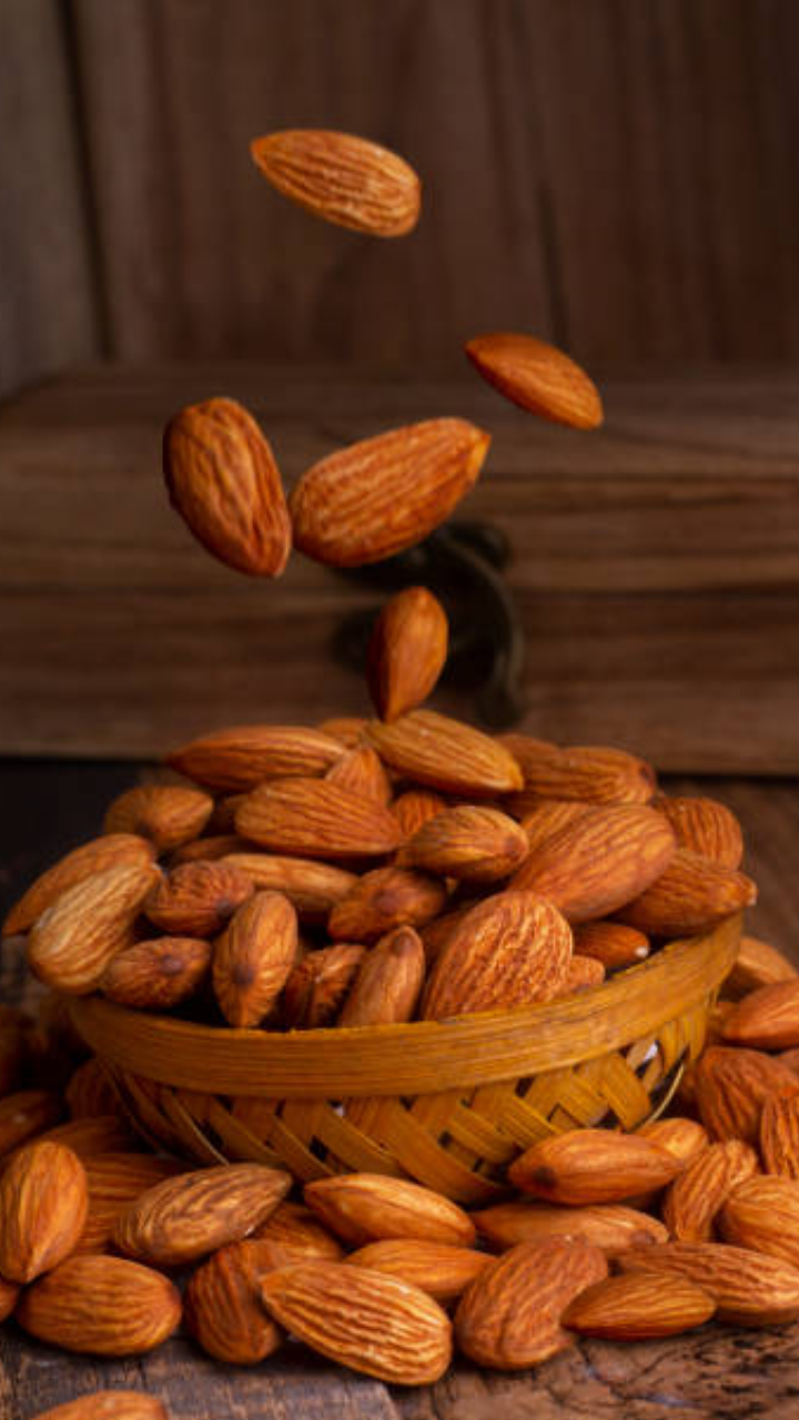 10-reasons-to-have-4-5-soaked-almonds-daily