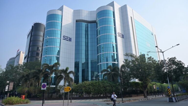 sebi-employees-protest-at-mumbai-hq,-seek-chief-madhabi-puri-buch’s-resignation:-report