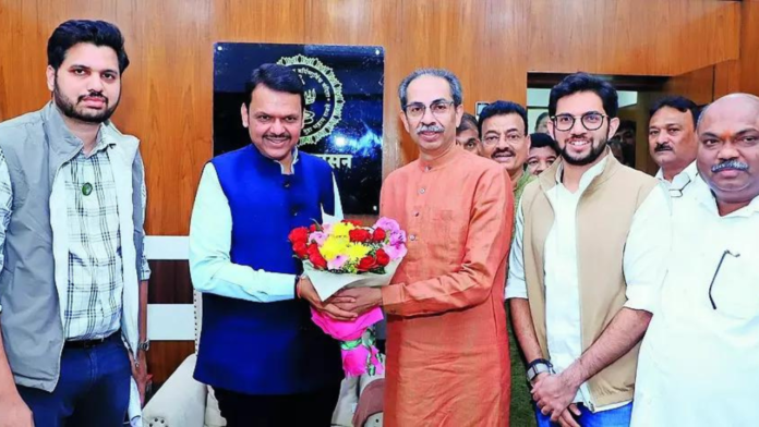 uddhav-calls-on-fadnavis,-seeks-bharat-ratna-for-veer-savarkar