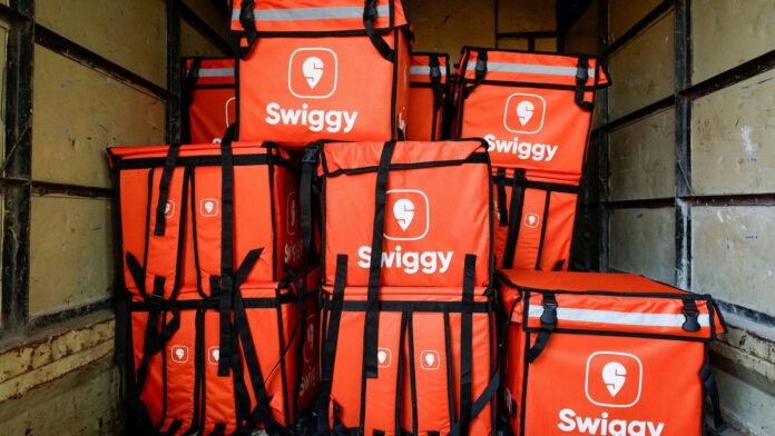 how-zomato,-swiggy,-zepto-are-achieving-disruptive-10-min-food-deliveries