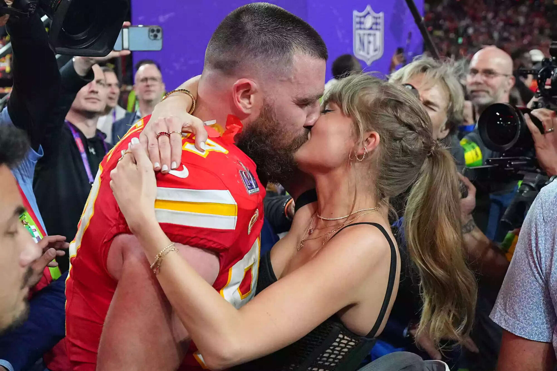 jason-kelce-knew-travis-was-head-over-heels-for-taylor-swift